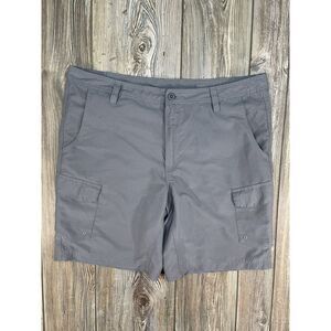 Magellan Outdoors Water Repellent Men's Gray Shorts Size 38